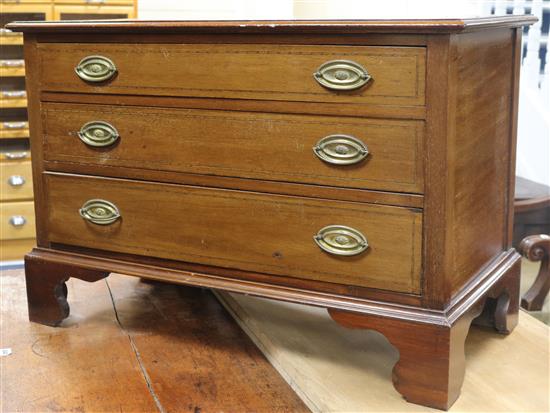 An Edwardian inlaid chest of drawers